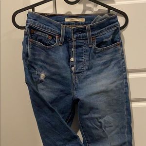 Size 24 Levi’s Wedgie Jeans